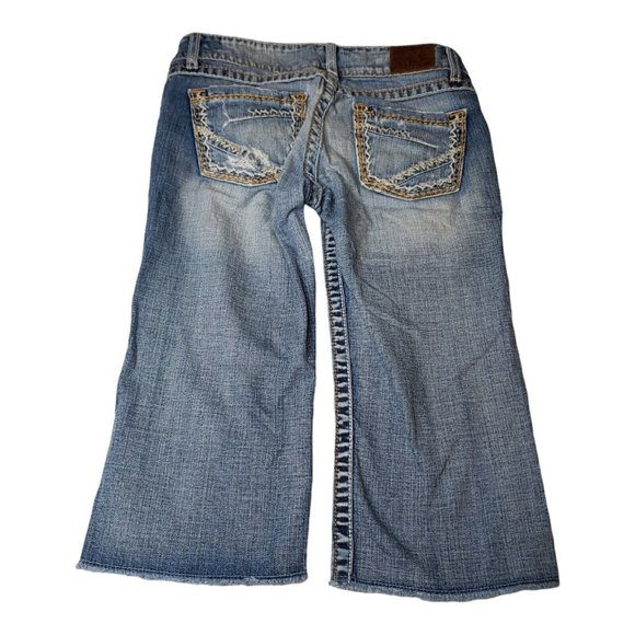 BKE Stella Distressed Long Shorts Capris Distressed Frey hem - Picture 3 of 11